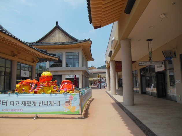 ロッテアウトレット扶余店内の風景